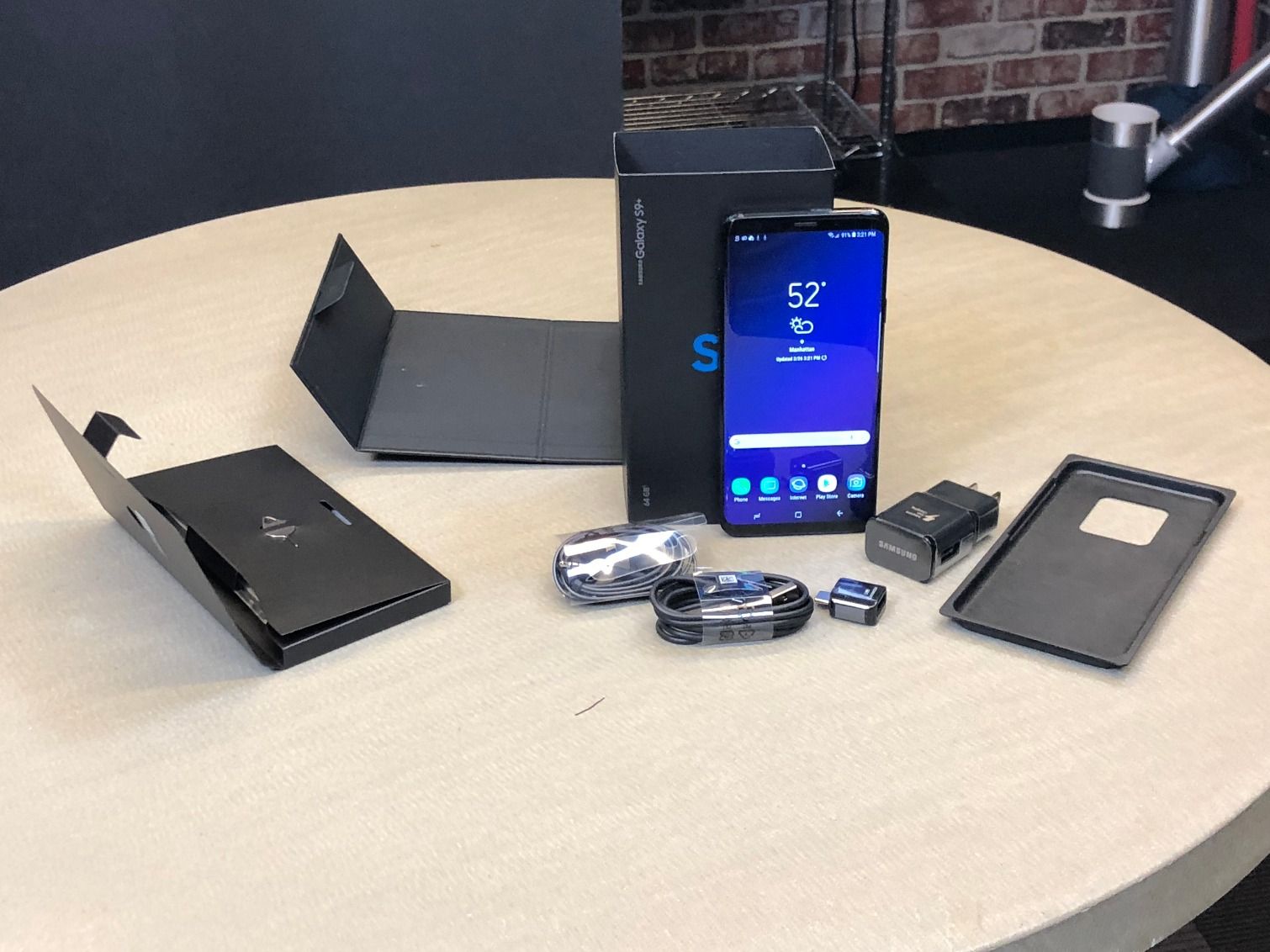 SAMSUNG GALAXY S9 128GB ROM 4GB RAM DISPLAY 5.80 INCHES SINGLE SIM REAR CAMERA 12MP FRONT CAMERA 8MP SMARTPHONE WITH WARRANTY MIDNIGHT BLACK COLOR