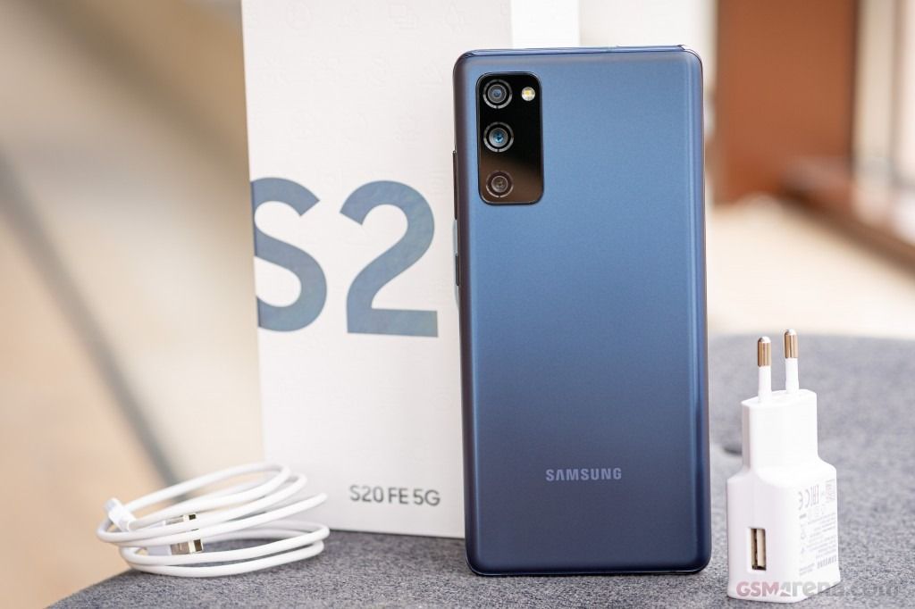 SEALED SAMSUNG S20 FE DISPLAY 6.5 INCHES REAR CAMERA 12MP + 12MP + 8MP  FRONT CAMERA 32MP BATTERY CAPACITY 4500MAH  GOLD,BLUE NAVY BLUE COLOR