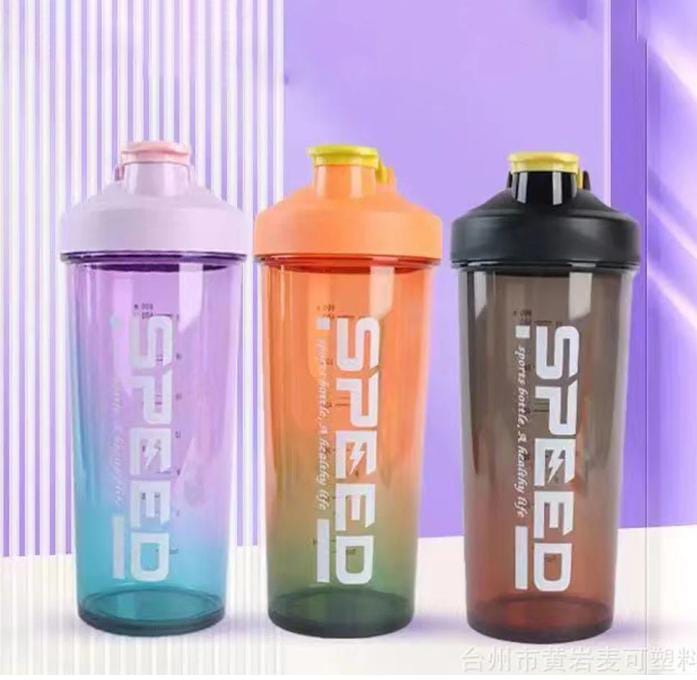 SHAKER WATER BOTTLE. Plastic shaker bottle, Its transparent bottle body is lovely scenery in the gym, Rounded design for easy cleaning. Dishwasher safe. Screw-on lid that creates a leakproof seal.
