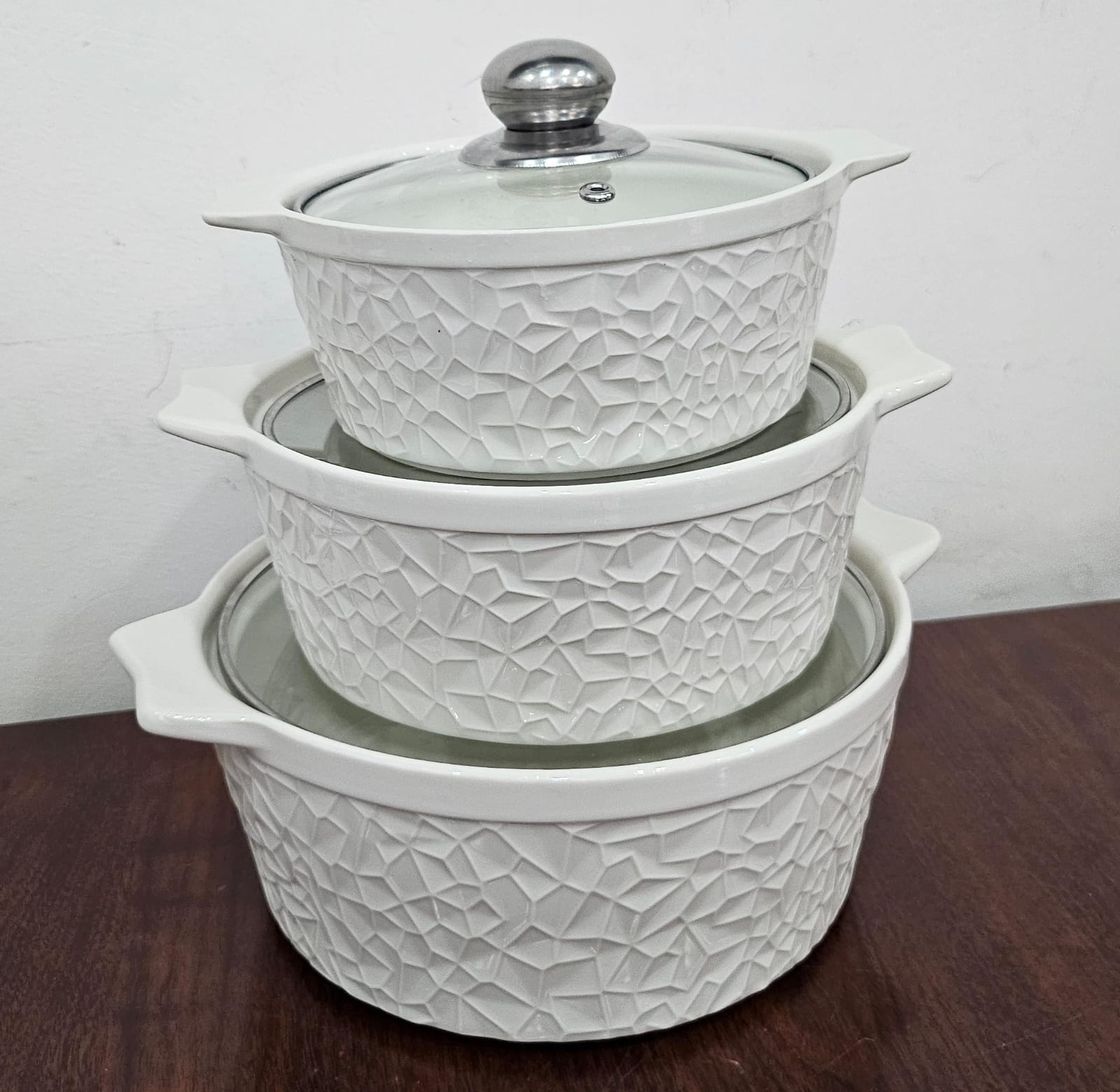 🥀✨New and unique patterns alert💫🎯3 PCS CERAMIC SOUP BOWLS/POTS.High quality 3in1 ceramic Soup Pots ,Capacity: 3Litres,2Litres& 1litre White color