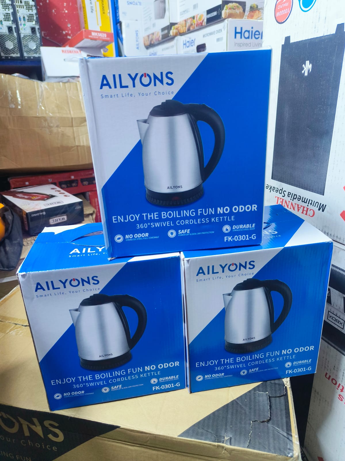 🍊PRICE DROPE🍊📍DONT MISS OUT 📍AILYONS Stainless Steel 1.8L Electric Kettle-Black.Power: 1500W
Voltage: AC 220V-240V 50Hz
Cool Visual design  & illuminating light
Safe Safety lock lid & Boil-dry pro