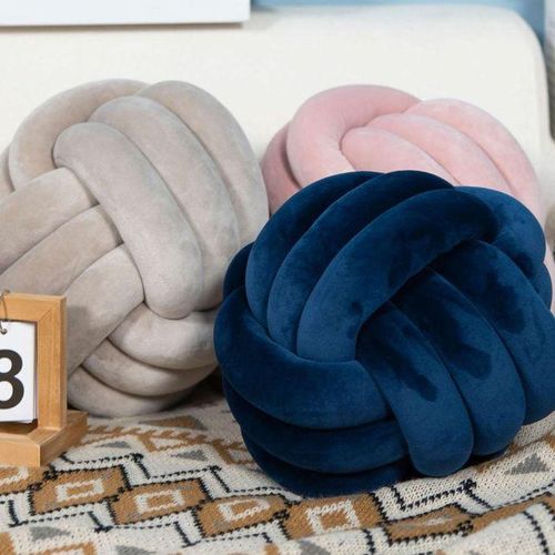 🦋DONT MISS OUT🔥Soft Knot Ball Pillow Round Throw Pillow Handmade🎀made of velvet and PP cotton material, which is soft and comfortable, wear resistant and sturdy.
【Home Decoration】Soft Knot Ball Pil