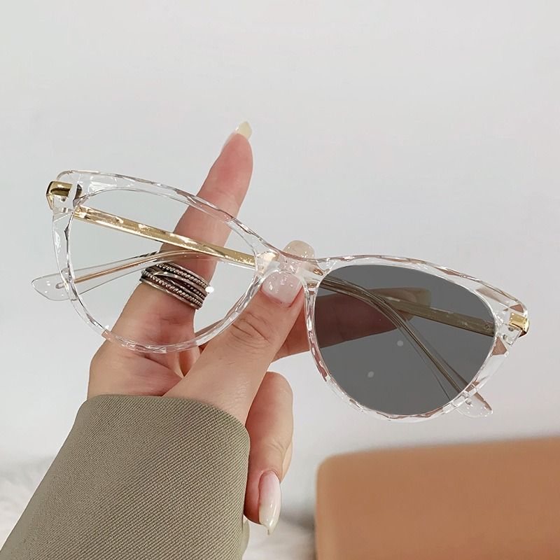 Photochromic Plastic Sunglasses Men Women Outdoor Travel Beach Vacation Computer Reading/Gaming/TV/Phone Glasses Retro Cat-Eye Frame Anti-Blue Light Eyewear