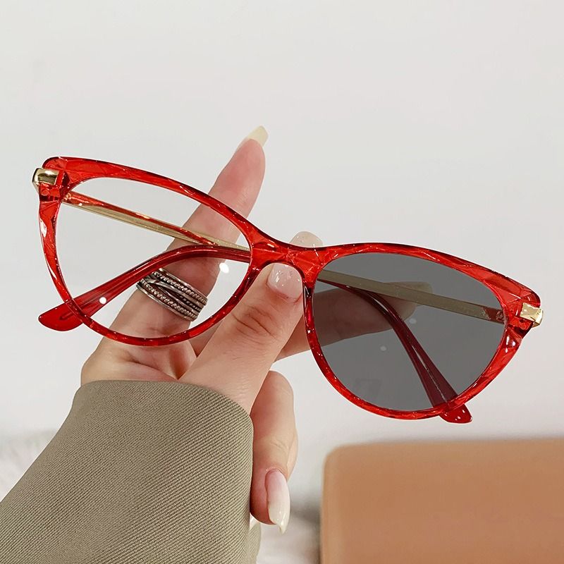 Photochromic Plastic Sunglasses Men Women Outdoor Travel Beach Vacation Computer Reading/Gaming/TV/Phone Glasses Retro Cat-Eye Frame Anti-Blue Light Eyewear