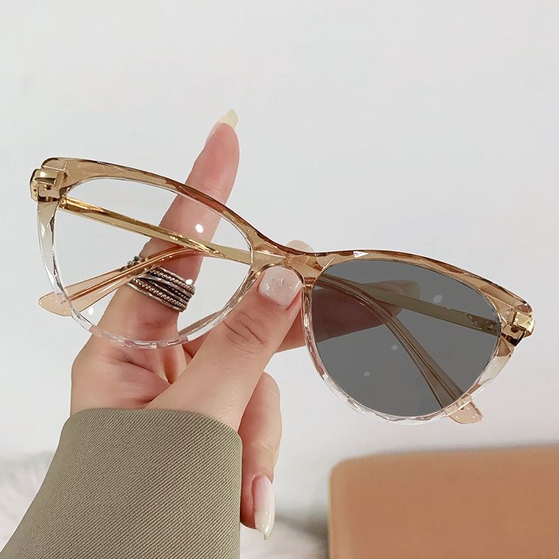 Photochromic Plastic Sunglasses Men Women Outdoor Travel Beach Vacation Computer Reading/Gaming/TV/Phone Glasses Retro Cat-Eye Frame Anti-Blue Light Eyewear