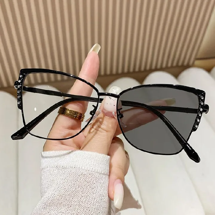 1pc Women's Cat Eye Photochromic Lens Glasses, Hollow Metal Frame Design Suitable For Student Reading, Office, Street Wear, Festivals, Gift For Girlfriend