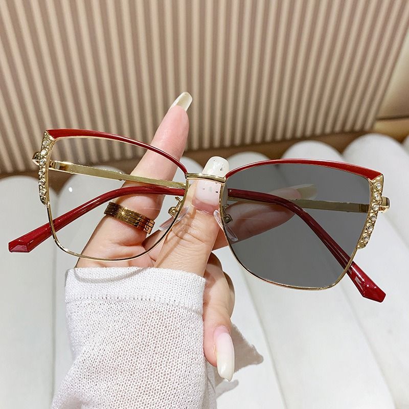 1pc Women's Cat Eye Photochromic Lens Glasses, Hollow Metal Frame Design Suitable For Student Reading, Office, Street Wear, Festivals, Gift For Girlfriend
