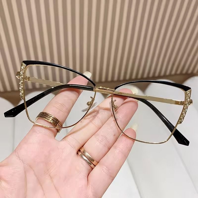 1pc Women's Cat Eye Photochromic Lens Glasses, Hollow Metal Frame Design Suitable For Student Reading, Office, Street Wear, Festivals, Gift For Girlfriend
