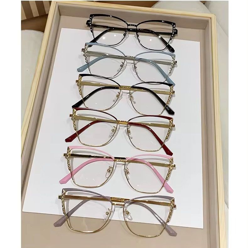 1pc Women's Cat Eye Photochromic Lens Glasses, Hollow Metal Frame Design Suitable For Student Reading, Office, Street Wear, Festivals, Gift For Girlfriend