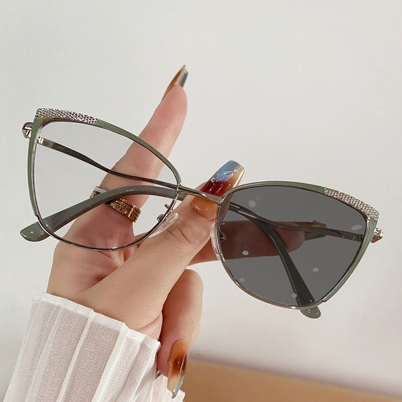 2025 Fashion Anti Blue Light Eyewear Photogray Sunglasses Metal Cat Eye Glasses Photochromic Eyeglasses Sunglasses Blue Light