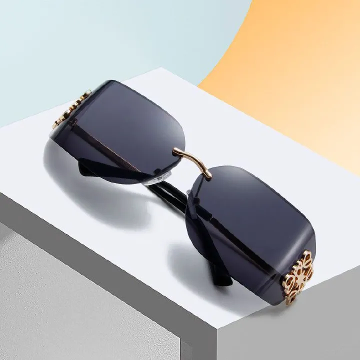 Hot New Blue Metal Frame Retro Sunglasses for Women Senior Fashion Sunscreen Glasses With UV400 Lenses