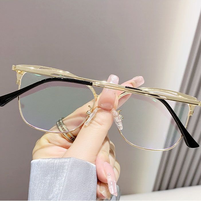 New Fashion Woman Metal Square Anti Blue Light Glasses Photochromic Eyeglasses Frames for All Face Photogray Outdoor