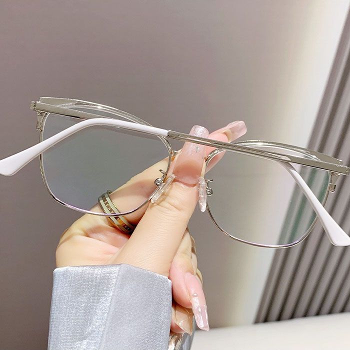 New Fashion Woman Metal Square Anti Blue Light Glasses Photochromic Eyeglasses Frames for All Face Photogray Outdoor