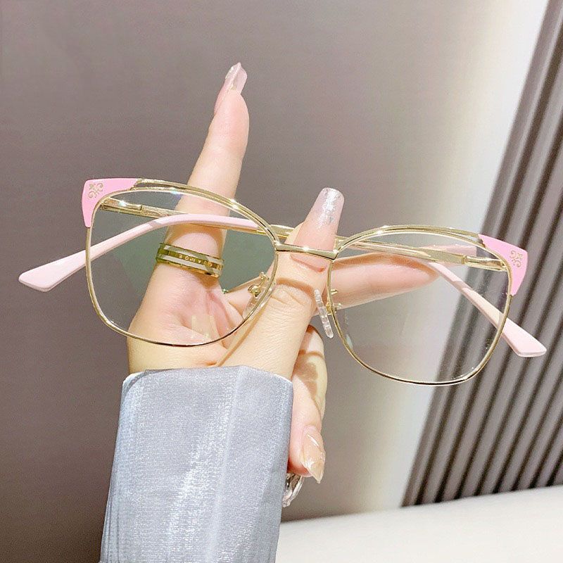 New Fashion Woman Metal Square Anti Blue Light Glasses Photochromic Eyeglasses Frames for All Face Photogray Outdoor