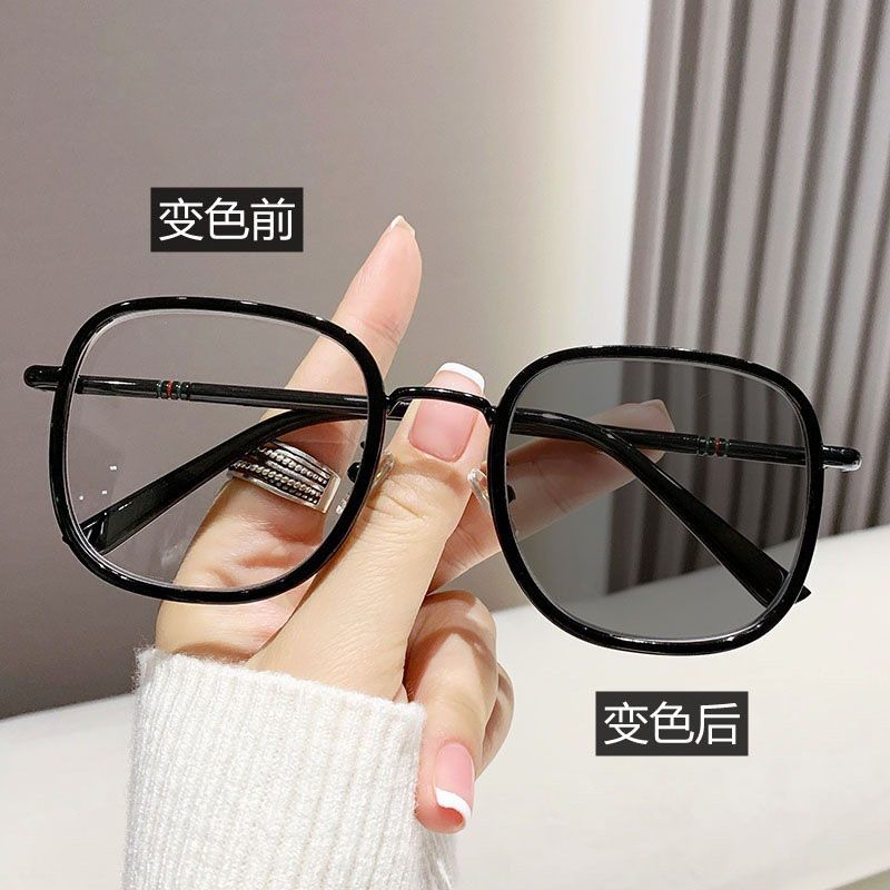 Hot Selling Anti Blue Light Resistant Color Changing Glasses Fashionable Round Frame Trendy Photochromic Eyewear Eyeglasses
