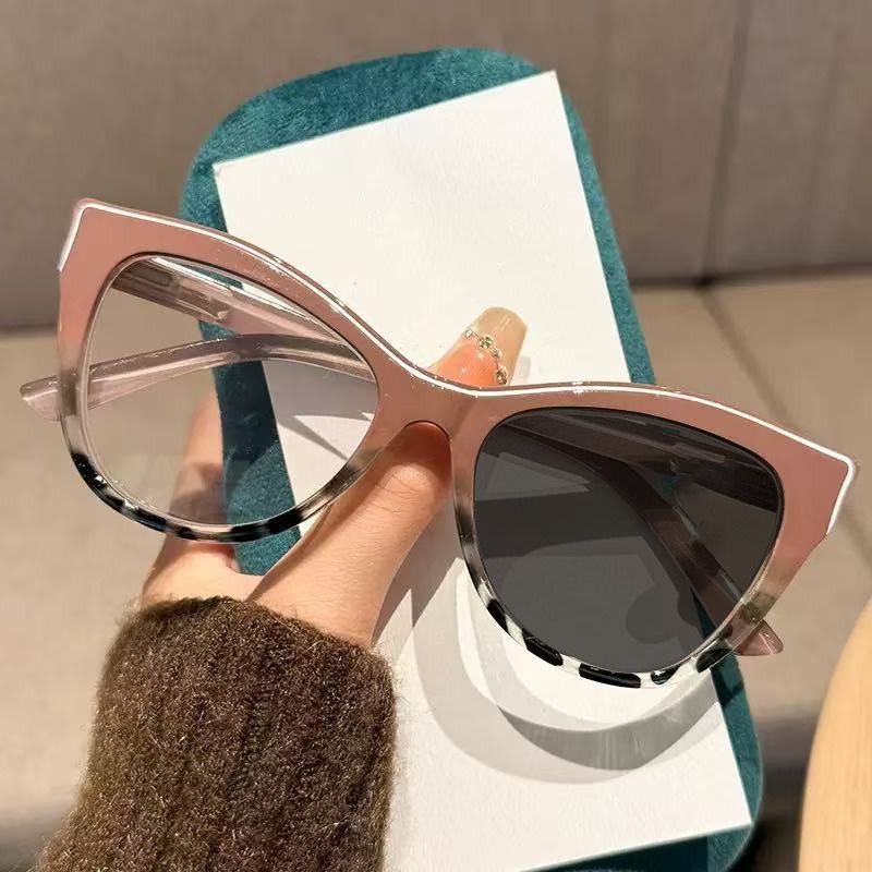 Fashion Cat Eye Photochromic Eyeglass Frame Trend Women Anti Blue Light Eyewear New Model Color Changing Glasses
