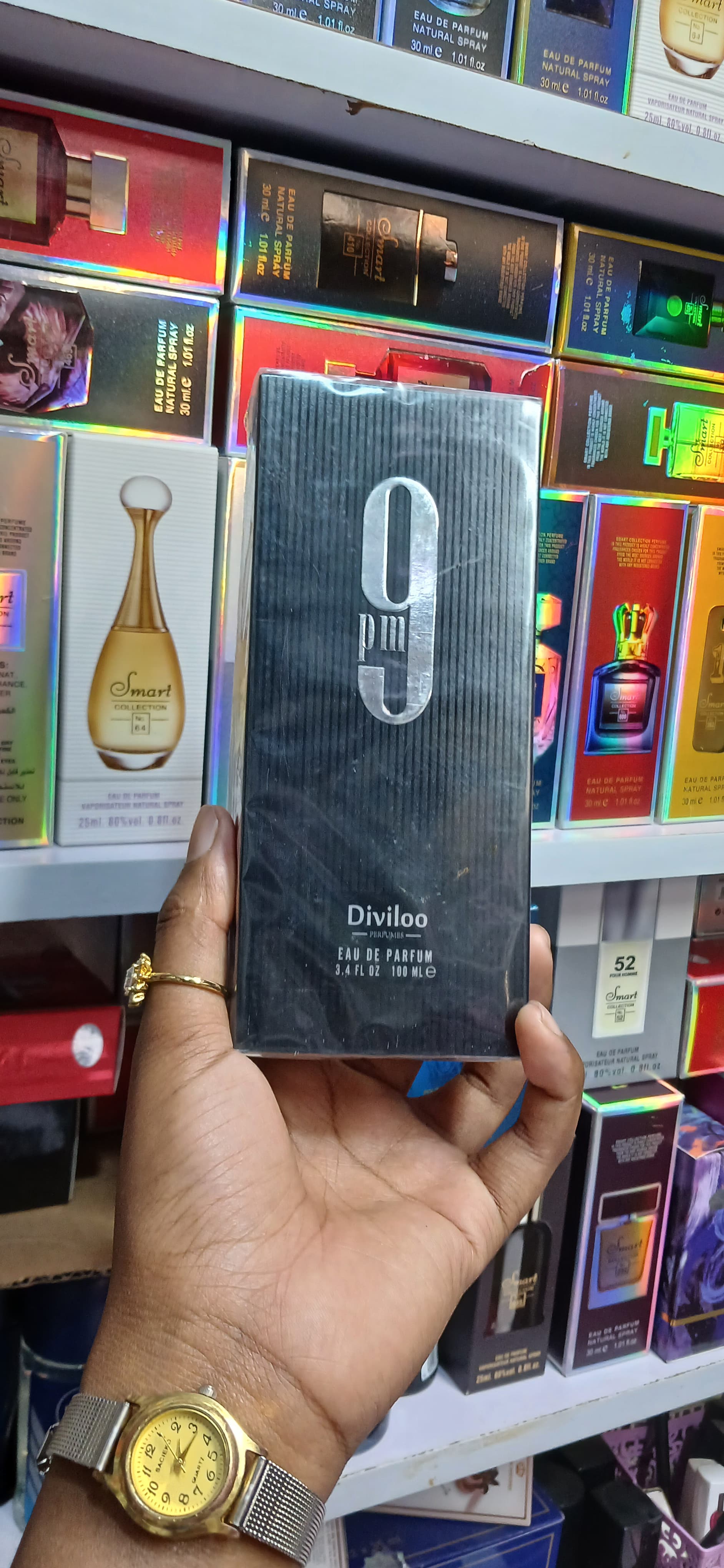 Diviloo 9PM Perfume for men 100ML offering a captivating blend of fruity, woody, and ambery notes. It opens with a refreshing burst of mandarin