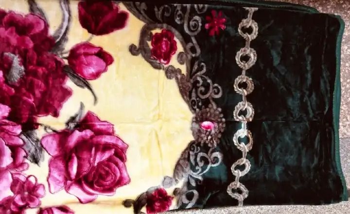 5 By 6 Woolen Warm Velvet Soft Blanket Single Ply Bed Cover Heavy Comfortable Soft Elegant Cozy Bedding for Home