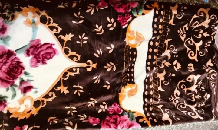 5 By 6 Woolen Warm Velvet Soft Blanket Single Ply Bed Cover Heavy Comfortable Soft Elegant Cozy Bedding for Home