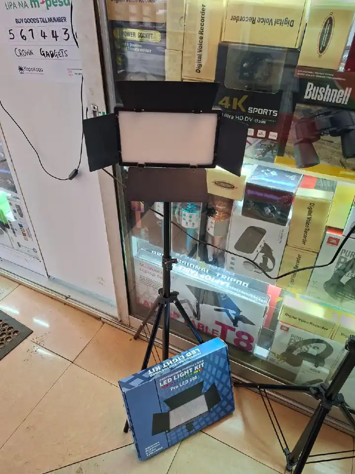 Professional U600 LED 600 Video Light Kit with 2.1m Metal Stand, Dimmable Brightness & Adjustable Color Temperature 3200K–5600K for Photography, Filming, YouTube Content Creation, Live Streaming Studi
