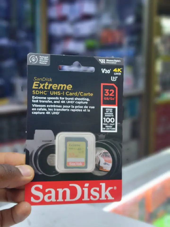 SanDisk Extreme 32GB SD Card High-Speed Class 10 UHS-I Memory Card for Cameras, HD Video Recording and Professional Photography