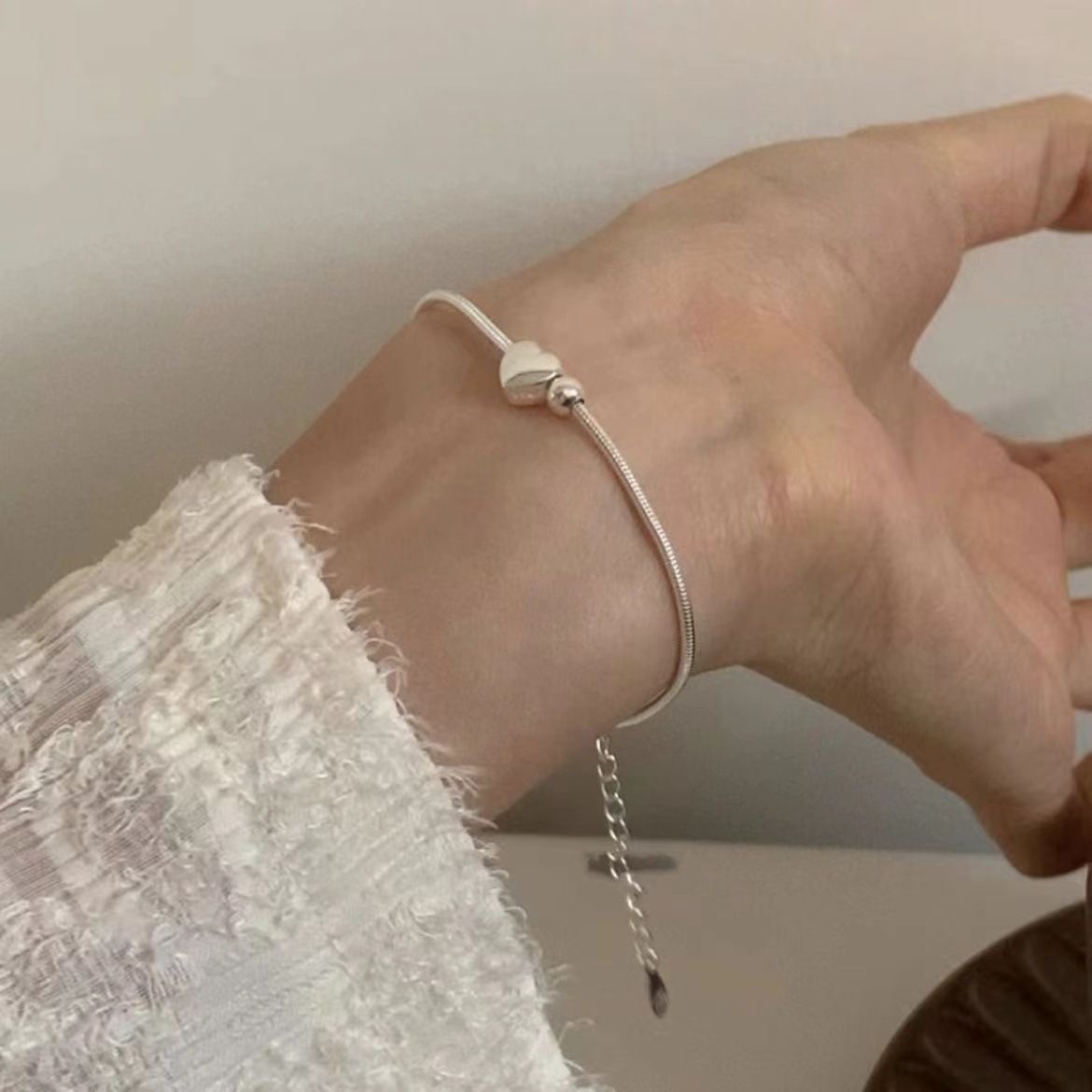 The new 925 sterling silver plated heart small silver bead bracelet niche design simple snake bone chain Korean hand ornament