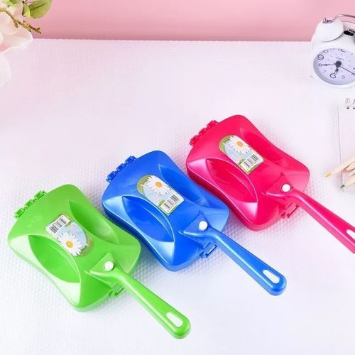 1PC Manual carpet brush mini vacuum cleaner Manual carpet brush vacuum cleaner, no electricity and no batteries meaning it can be used in any setting Handheld brush which can be used anywhere.
