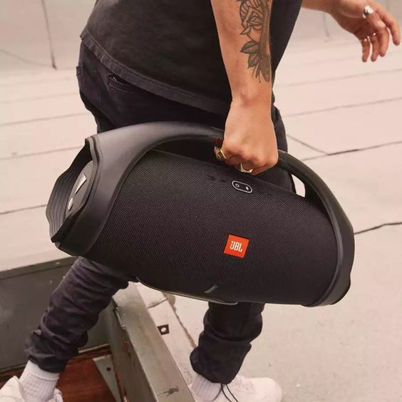 Jbl BOOMBOX PORTABLE WIRELESS BLUETOOTH SPEAKER, 180W OUTPUT POWER, 15HOURS OF PLAYTIME BATTERY LIFE, MONSTROUS SOUND.