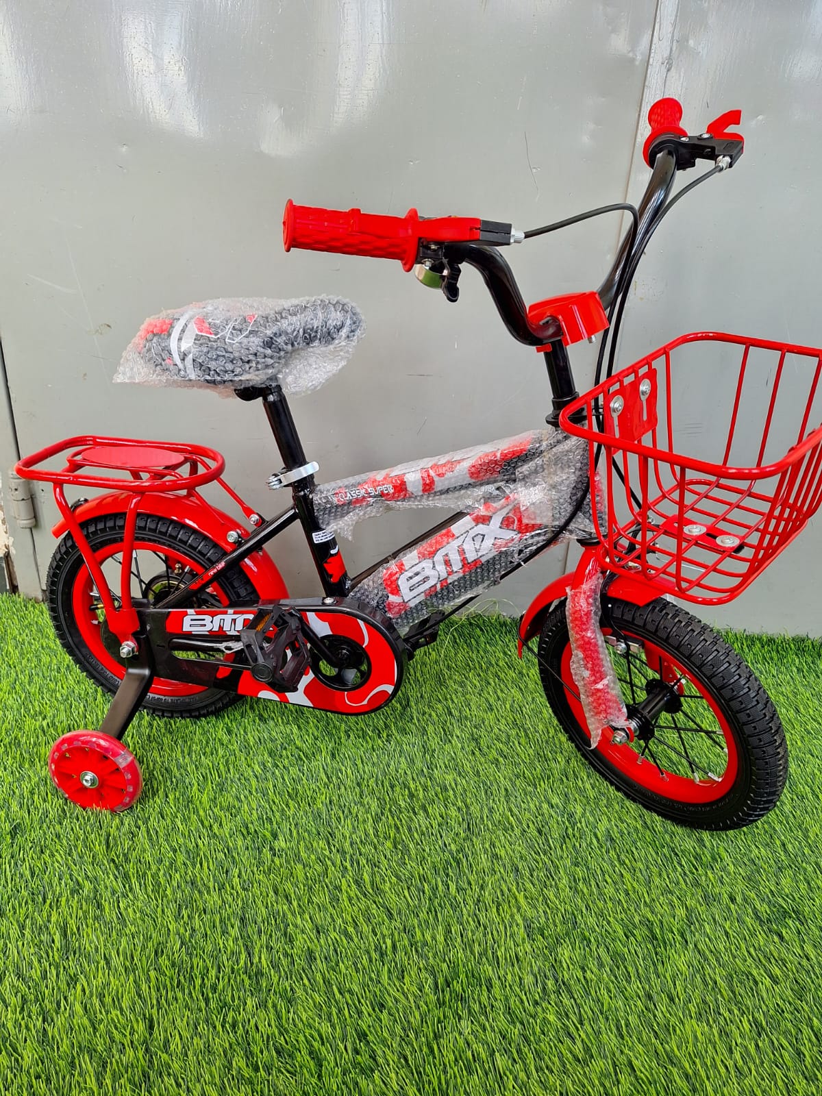 Camo BMX Bike Size 20 for Kids with Training Wheels,Adajustable Seat and Handle Bars,Handy Front Basket - Suitable for Children's Aged 8-14 Years.