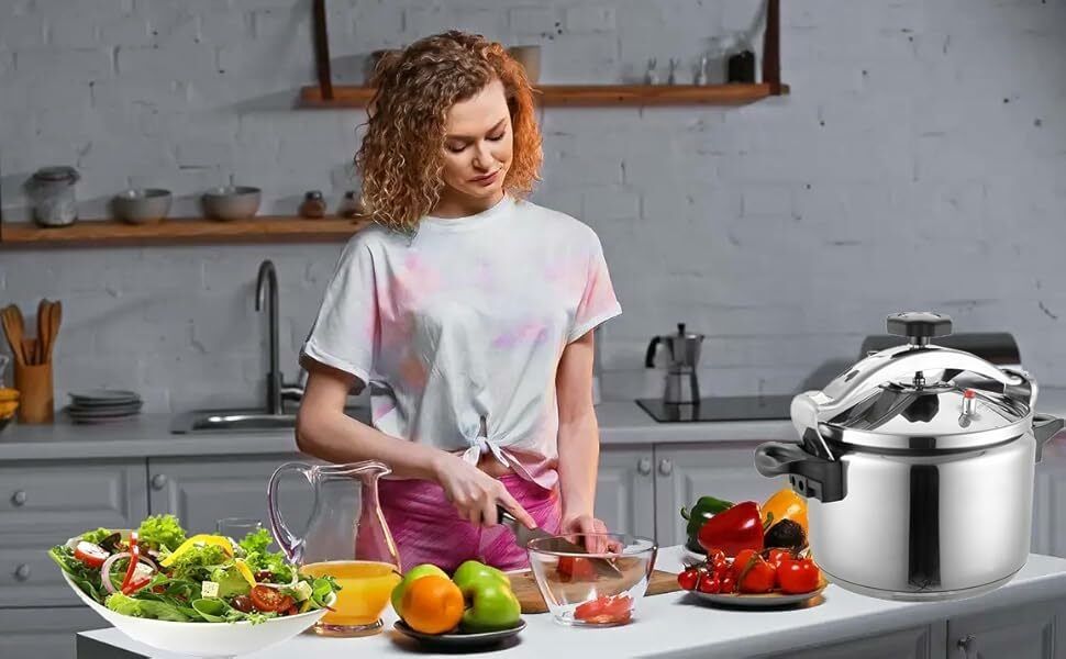 Aluminium Pressure Cooker NON - EXPLOSIVE -2 HANDLE- 5 litres.explosion-proof aluminum pressure cooker 

High-grade polished mirror finishing
Capacity: 5l
Thickness: 2.5mm
Max. working pressure: 55kpa