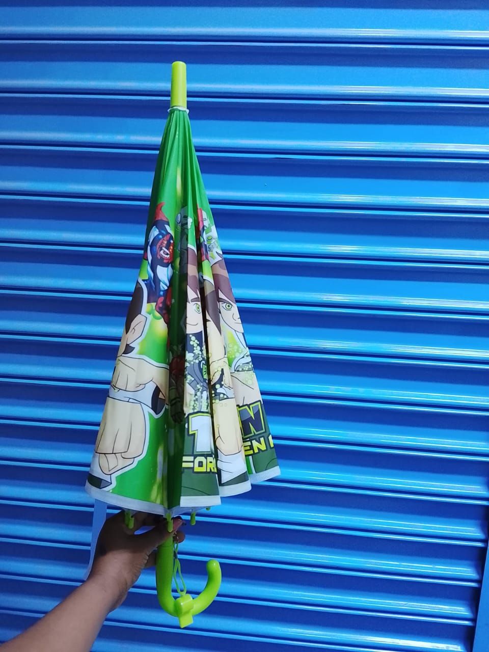 Cartoon-Themed Kids Umbrella
Make rainy days fun and exciting with this adorable Cartoon-Themed Kids Umbrella! Designed with bright, playful cartoon characters, it brings smiles to every little face w