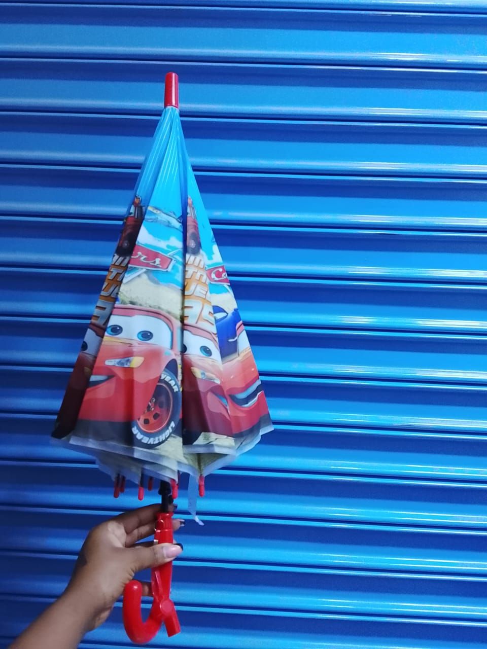 Cartoon-Themed Kids Umbrella
Make rainy days fun and exciting with this adorable Cartoon-Themed Kids Umbrella! Designed with bright, playful cartoon characters, it brings smiles to every little face w