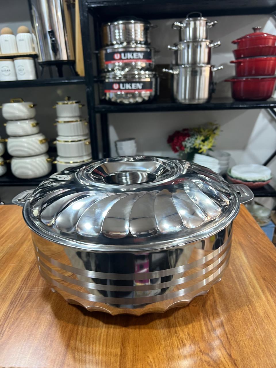 ‼️Jumbo 10LTR Hotpot 🔴
🍲 Keep your food hot, fresh, and ready to serve for hours with this extra-large Jumbo Hotpot — perfect for big families and gatherings.
✨ Capacity:
▪️ 10000ml (10 Litres)
⭐ Fe
