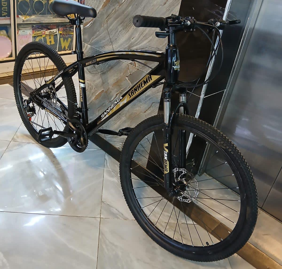 MOUNTAIN BIKE BICYCLE SIZE 26