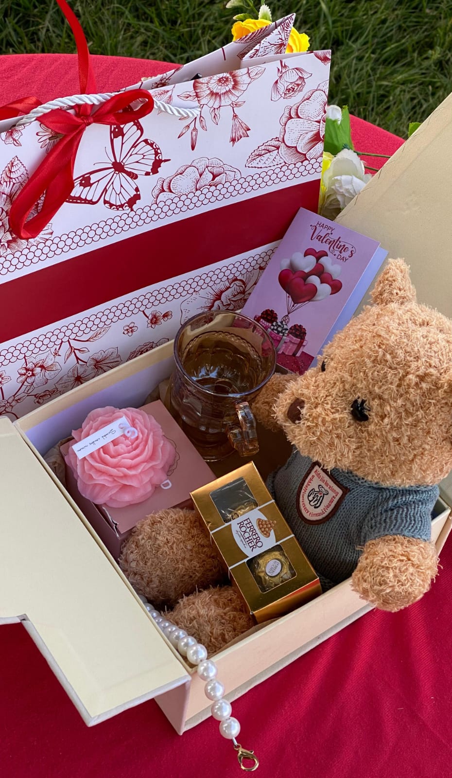 🎯 ⚡ IN DEMAND OFFER ⚡L 🎯 - a 1 pc ⚠️Hot Valentines Ladies Gift Set💫🛍️🛒 Including Ferrero Rocher Chocolates, Royal Tea Cup, Teddy Bear, Scented Candle, Pearl Keychain & Gift Car