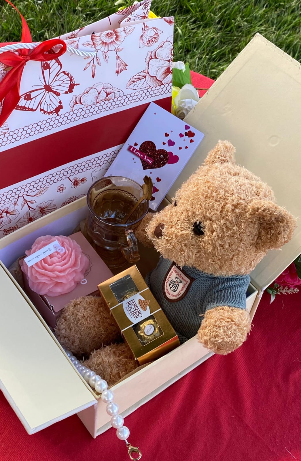 🎯 ⚡ IN DEMAND OFFER ⚡L 🎯 - a 1 pc ⚠️Hot Valentines Ladies Gift Set💫🛍️🛒 Including Ferrero Rocher Chocolates, Royal Tea Cup, Teddy Bear, Scented Candle, Pearl Keychain & Gift Car