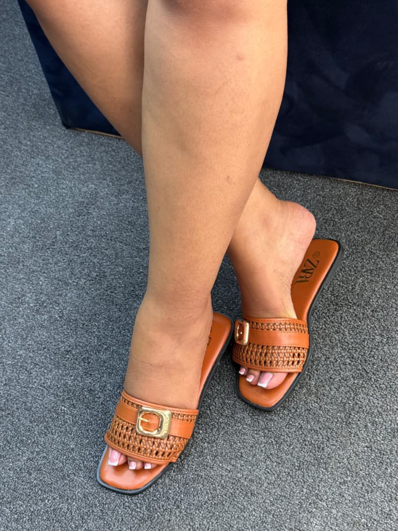 🟢💎 LIMITED STOCK OFFER 💎 L 🟢 - A 1 PC Zara Sandals ⚡ Stylish Women’s Casual Flat Shoes, EVA Cushioning, Rubber Sole, Round Toe 💫🛍️🛒 Affordable Price