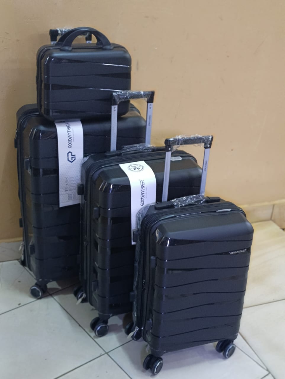 🔴 LAST CHANCE OFFER 🔴 4-in-1 Luxurious Unbreakable PVC Suitcase Set | Durable, Lightweight, Stylish Travel Bags | Smooth Zipper Closure | Size 4