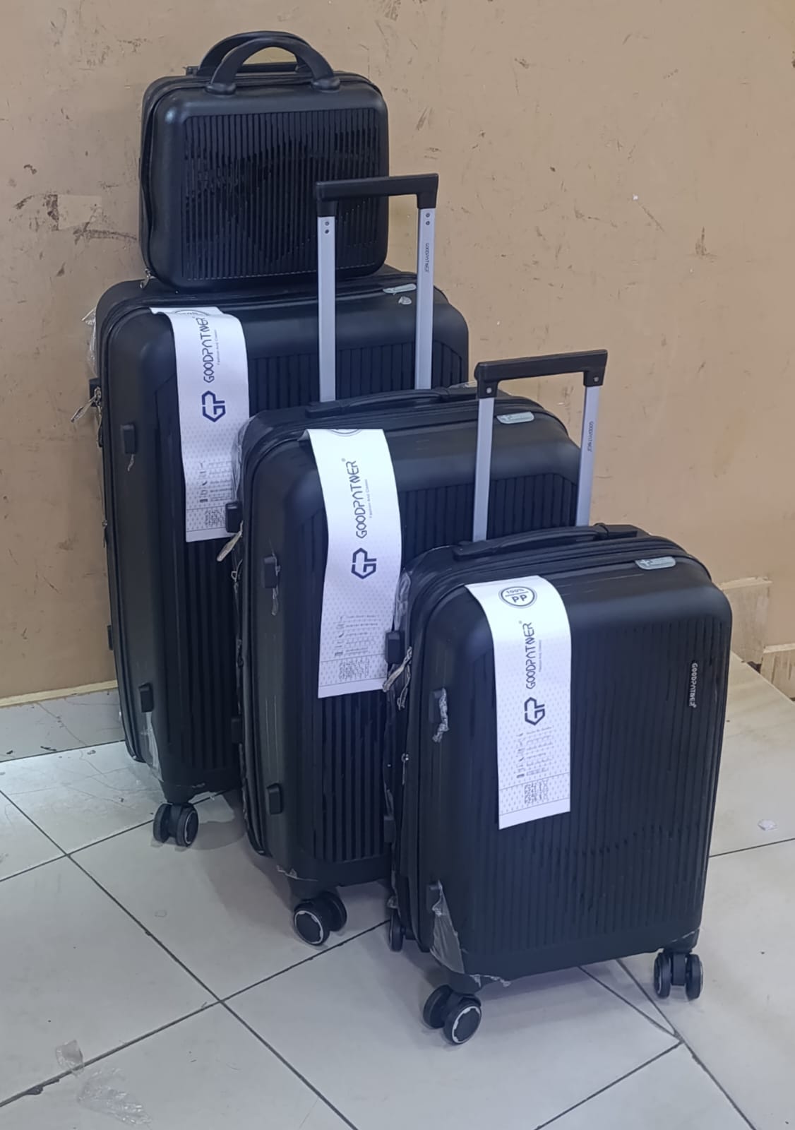 🛒 BULK OFFER 🛒 4-in-1 Luxurious Unbreakable PVC Suitcase Set | Durable, Lightweight, Stylish Travel Bags | Smooth Zipper Closure | Size 3