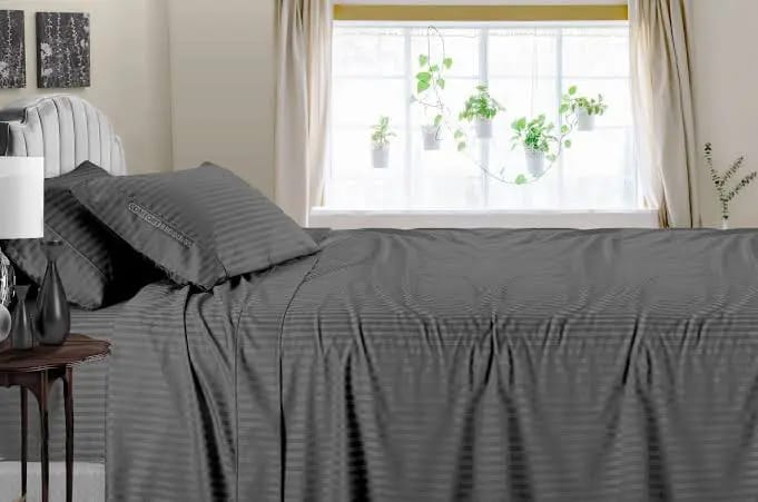 Cotton  Stripped bedsheets 4Pcs (2 Bedsheets & 2 pillowcases)