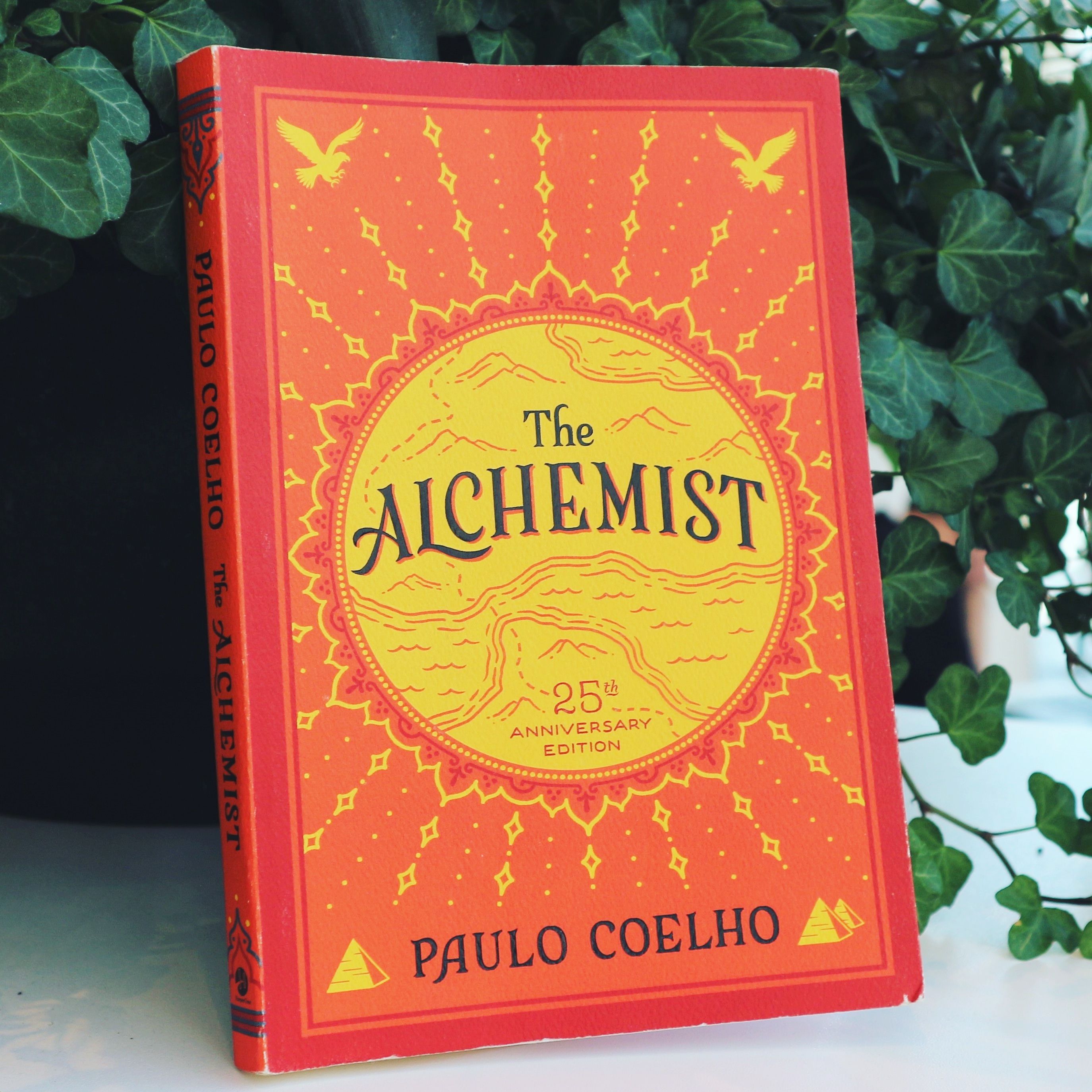 ❇️THE ALCHEMIST special 25th-anniversary edition of the extraordinary international bestseller, including a new Foreword by Paulo Coelho.Combining magic, mysticism, perception, and wonder into an insp