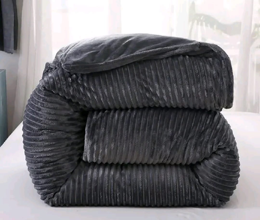 [CLEARANCE OFFER]] 1pc Single Velvet Woolen Duvet: No bedsheet, no pillowcases