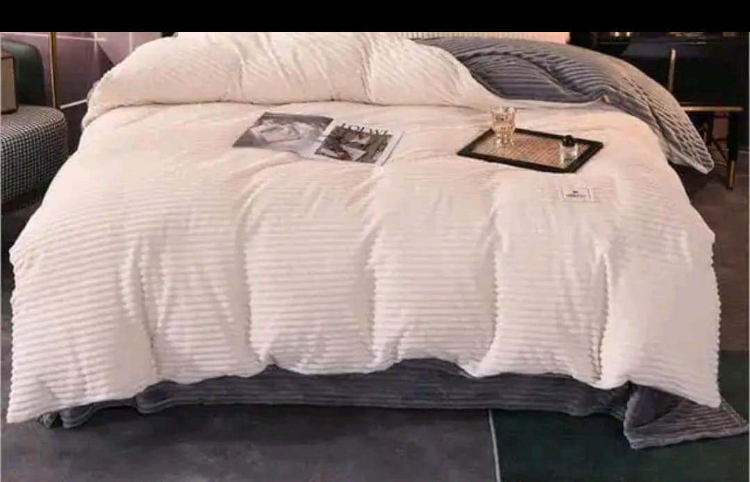 [CLEARANCE OFFER]] 1pc Single Velvet Woolen Duvet: No bedsheet, no pillowcases