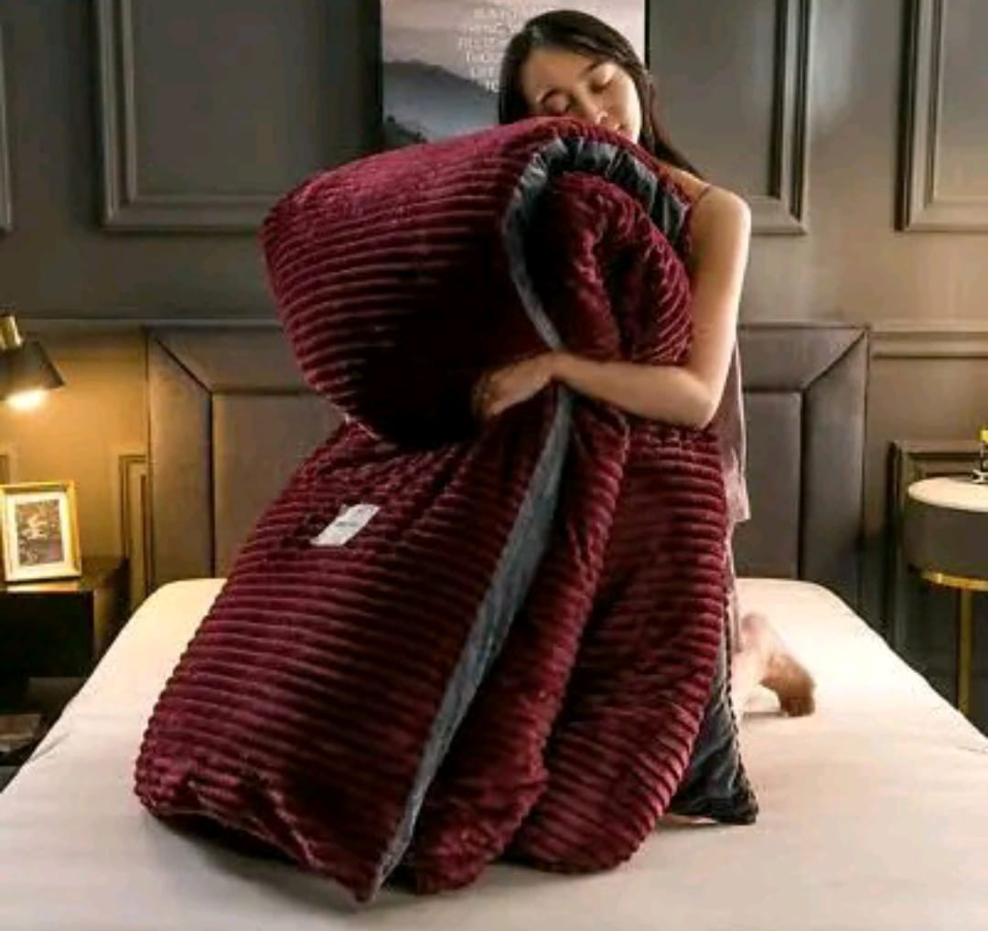 [CLEARANCE OFFER]] 1pc Single Velvet Woolen Duvet: No bedsheet, no pillowcases