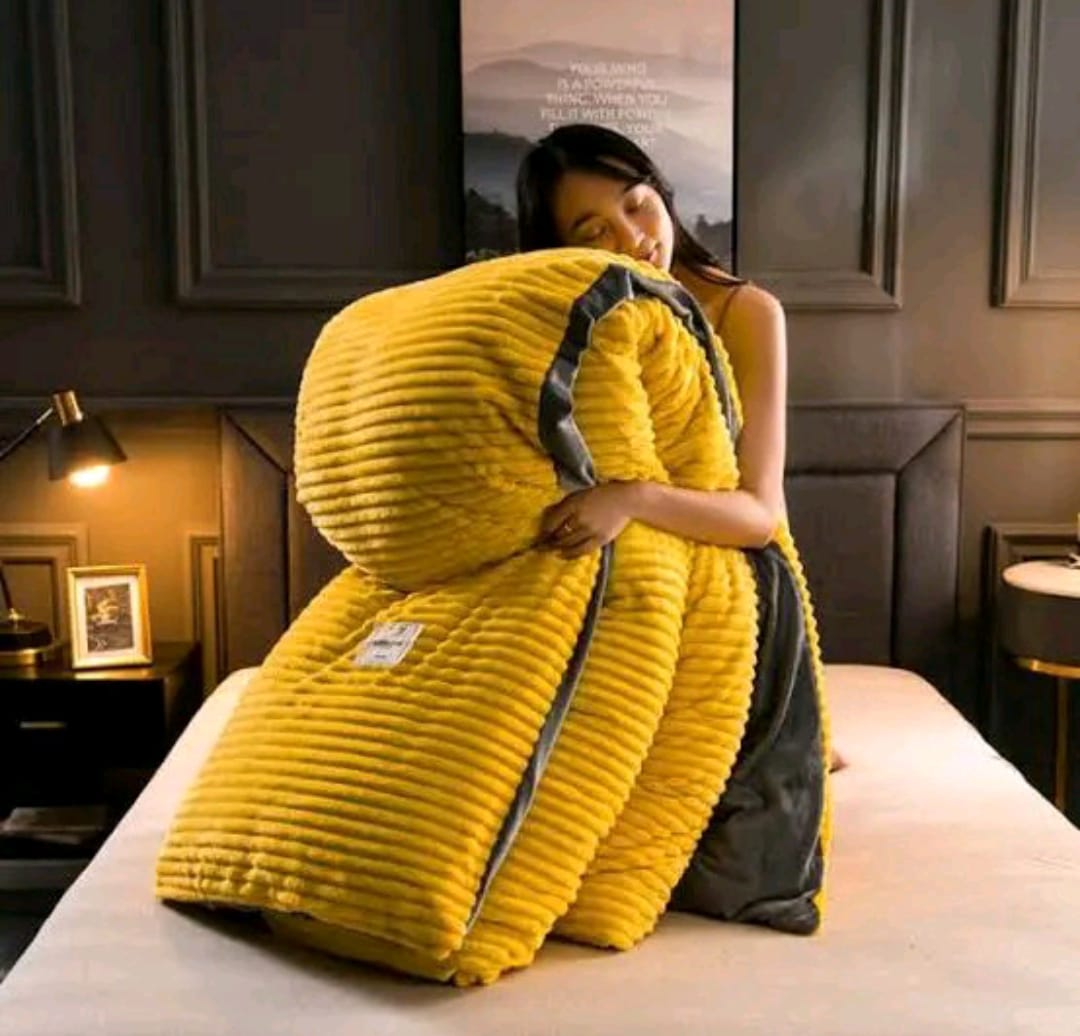 [CLEARANCE OFFER]] 1pc Single Velvet Woolen Duvet: No bedsheet, no pillowcases