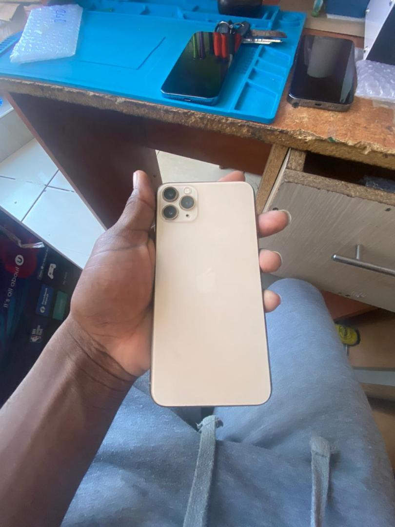 Refurbished Apple iPhone 11 Pro Max  green 512 with Face ID unlock SmartPhone 11 Pro Max  pro grade triple cameras Affordable smart phone.