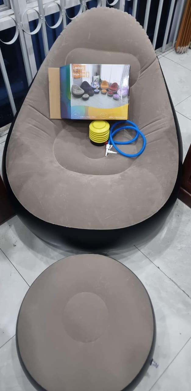 Inflatable Seat With Footrest And Free Pump.Indoor Outdoor PVC Inflatable lounge sofa set flocking lounge chair with footrest air sofa chair for adults
Name: Inflatable Lounge Sofa
Material: PVC Mater