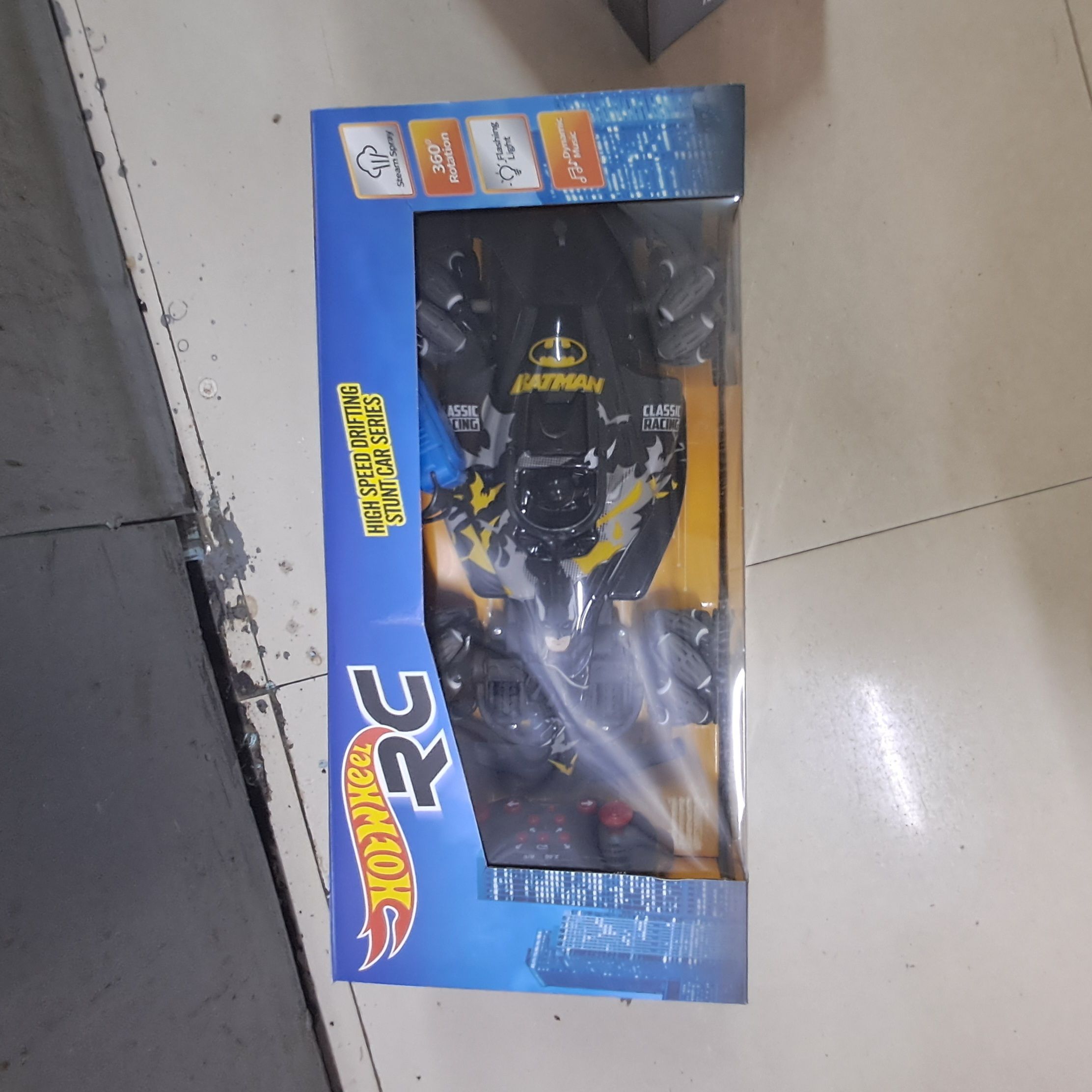 Batman rechargeable and RC spraying drift car .