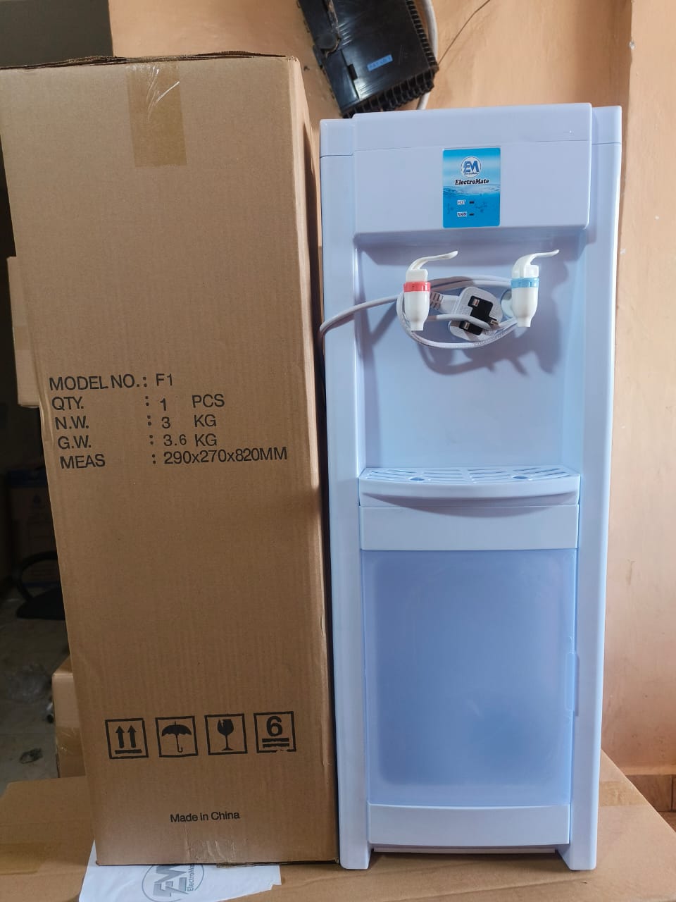 🍊AFFORDABLE AND DURABLE 🍊✨️SHOP NOW ✨️ElectroMate Water Dispenser With Hot And Normal Water Black /White Water Dispenser.This water dispenser is ideal for a home, office, or any outdoor environment