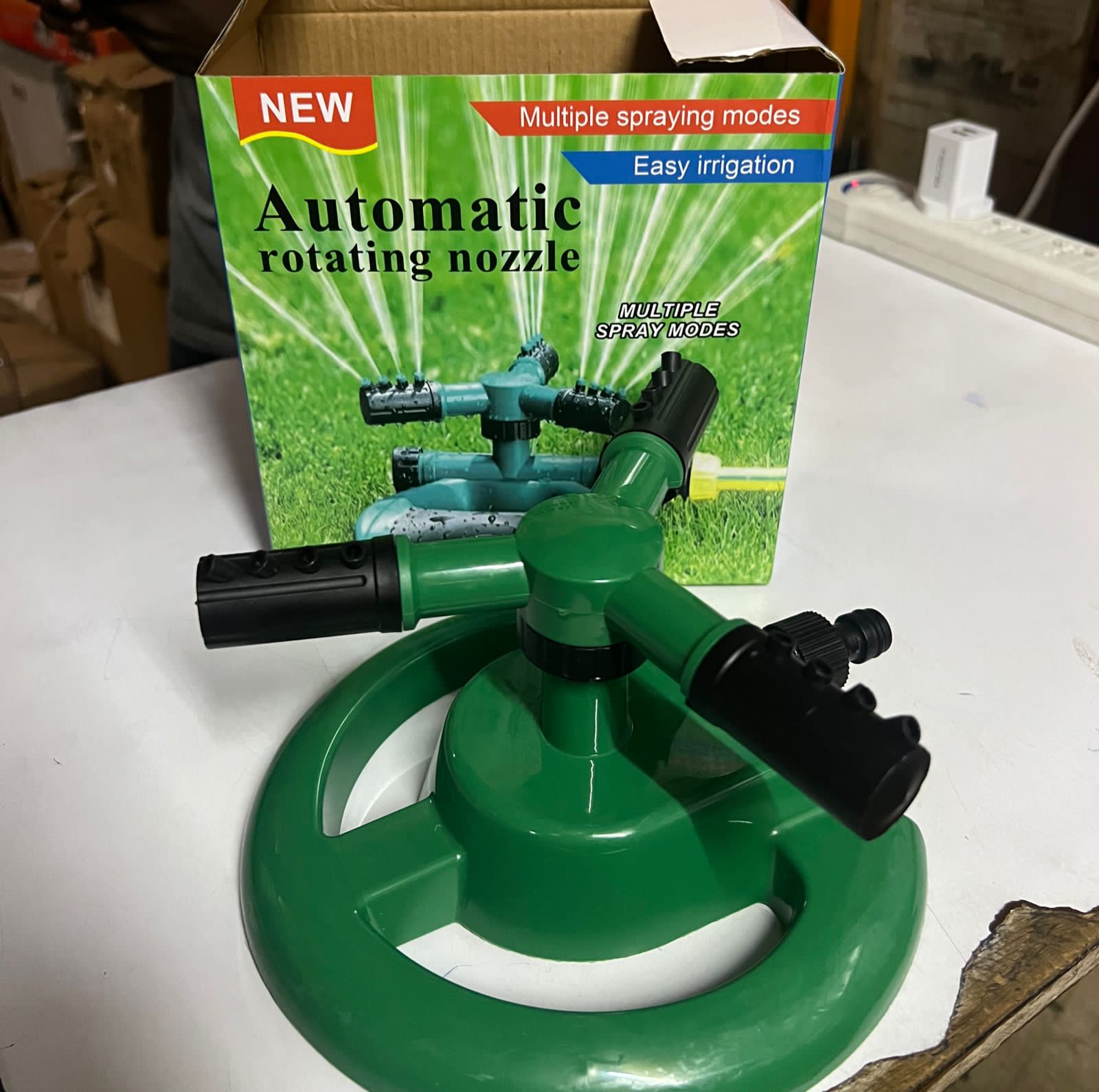 3 Arm 360 Degree Auto-Rotating Water Garden Sprinkler.Three arm sprinkler
2.Fit hose directly onto sprinkler
3. Plastic base with wheels
4. 360 full coverage, long range impulse sprinkling system
5. D